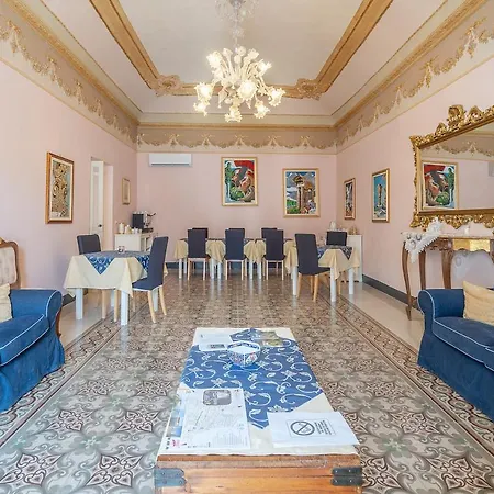 Casa De Rollo Bed & Breakfast